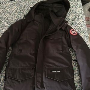 Canada goose parka Small size men.